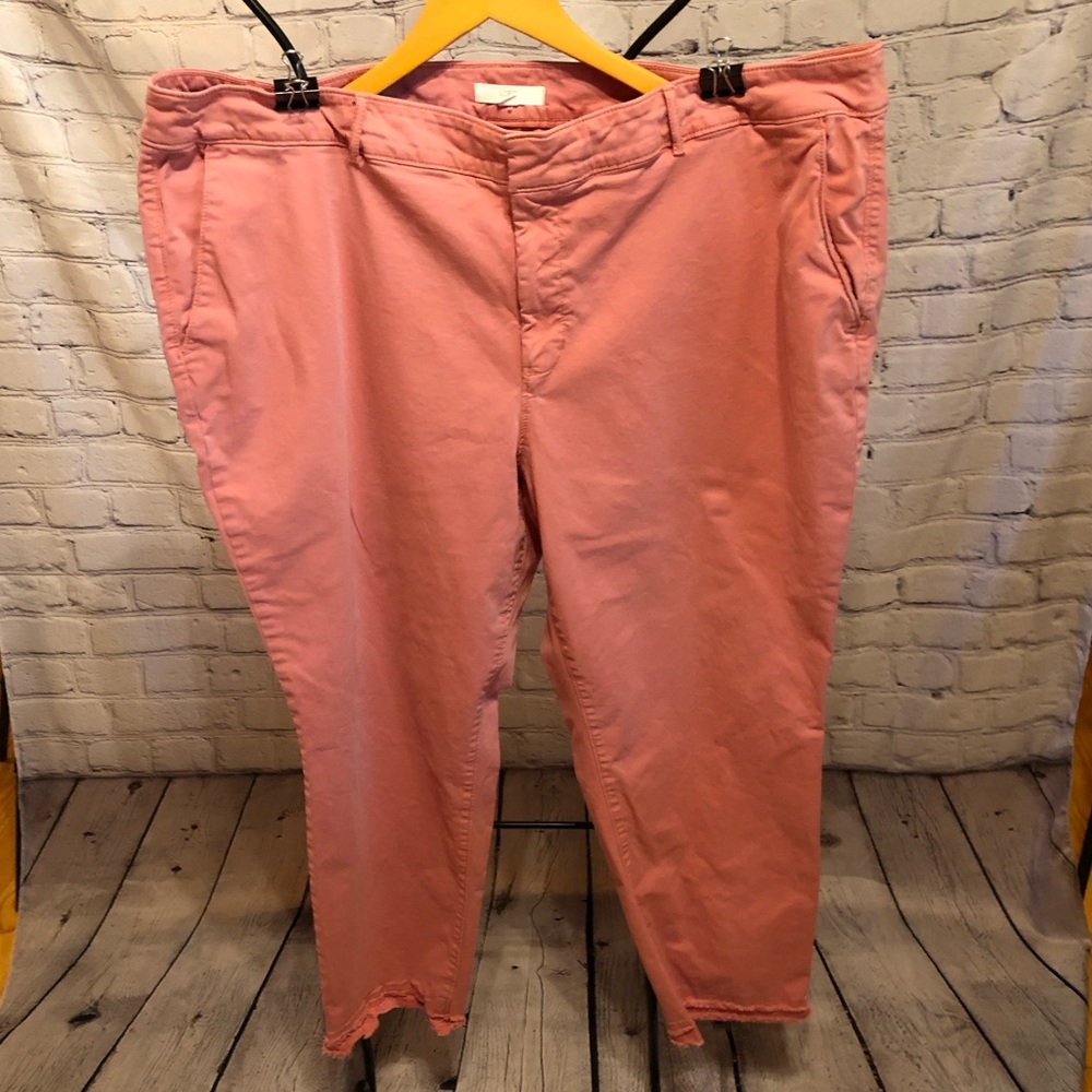 Loft Plus Raw edge Capris